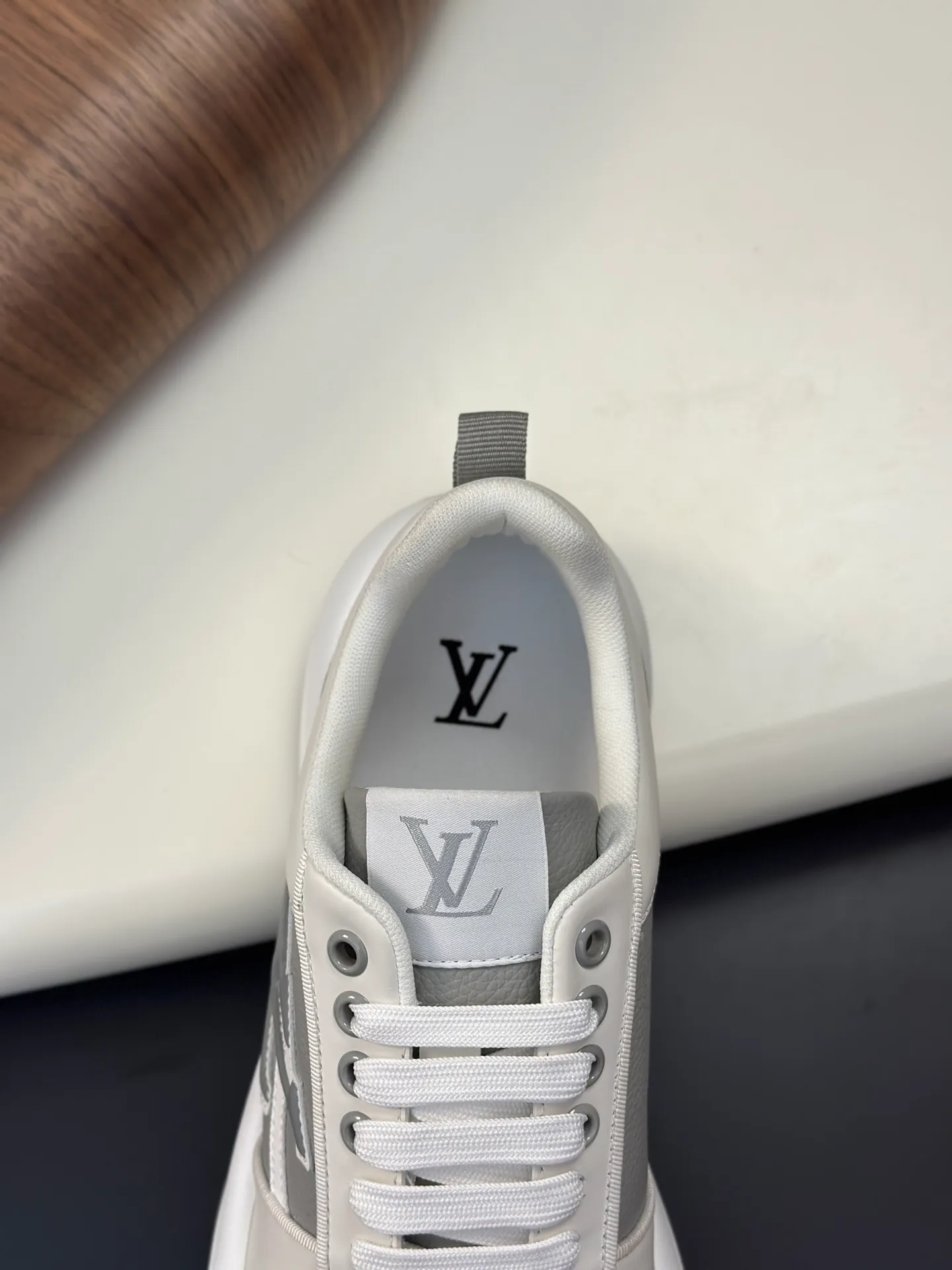 Men's shoes💰780 Lv 🔍Top purchasing agent🇮🇹 Louis Vuitton, the sports sneaker counter is synchronized, the uppers are imported from Italy, high-quality splicing colorful and complex crafts, the imported mesh padding is soft and comfortable, soles: original soles specially provided by the original factory, T men's men's shoes 💰U exclusive movable molded soles are super comfortable, original factory and single goods, 🔍🔍high quality, you can enter and leave the counter at will, welcome to compare, code number 38-44 (customized 45)